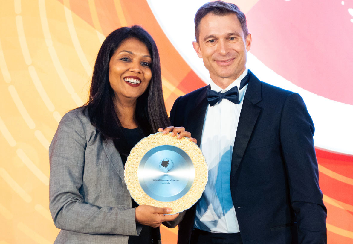Munich Re managing director & head of P&C, South East Asia Surbhi Goel (L) accepting the award from MSIG Asia CEO Clemens Philippi